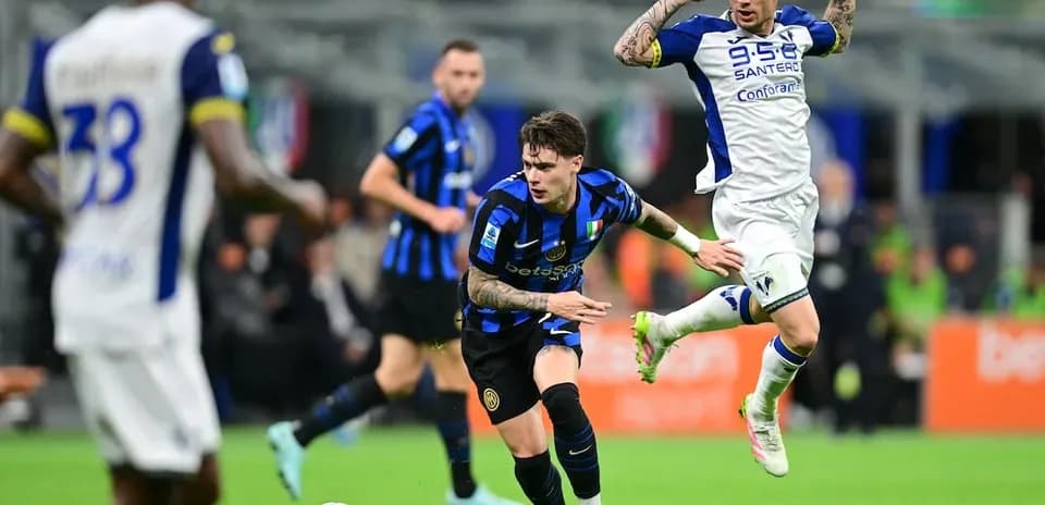 Un jugador de Inter driblando a un oponente