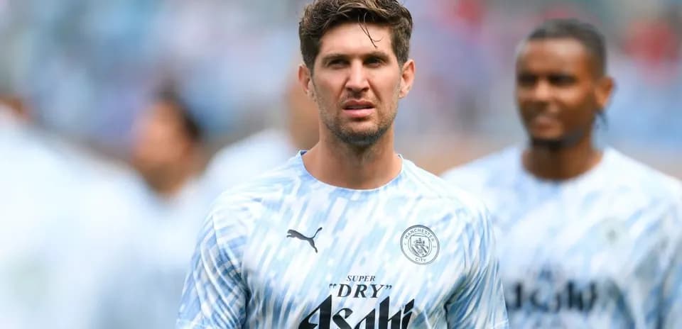 Jugador de Manchester City en la cancha durante el calentamiento