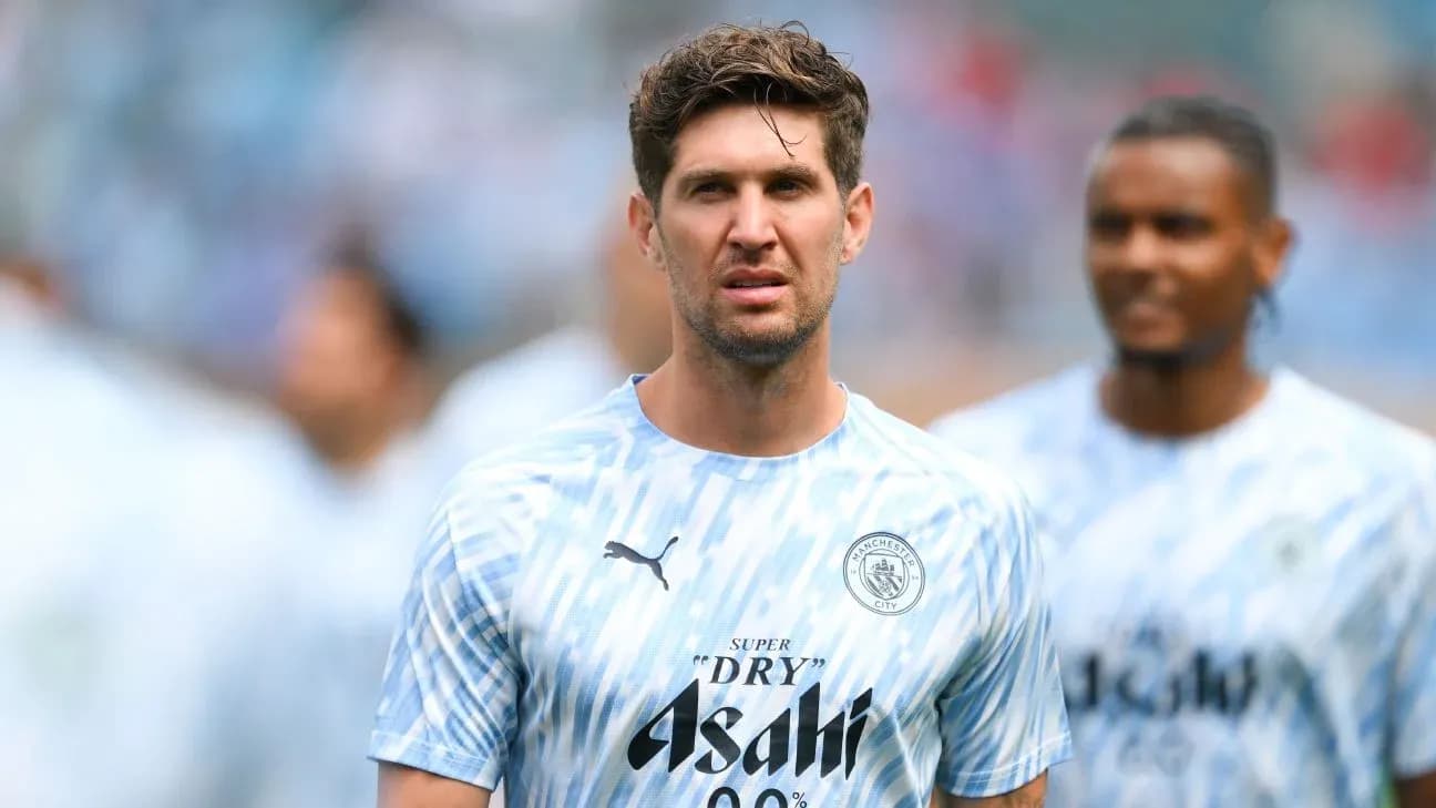 Jugador de Manchester City en la cancha durante el calentamiento