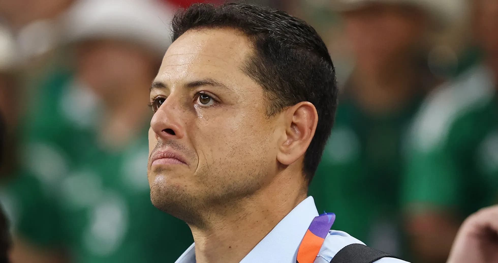 Jugador observando desde el campo después del partido