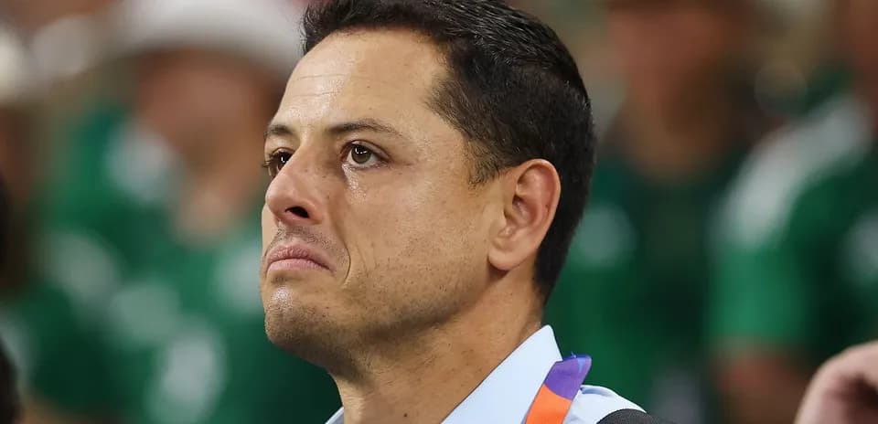 Jugador observando desde el campo después del partido
