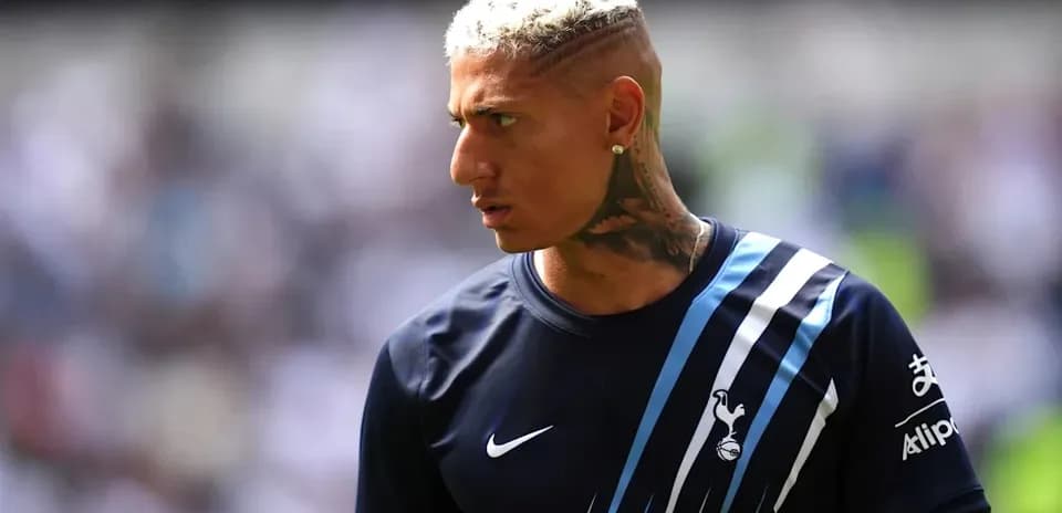 Jugador de Tottenham en el campo antes del partido