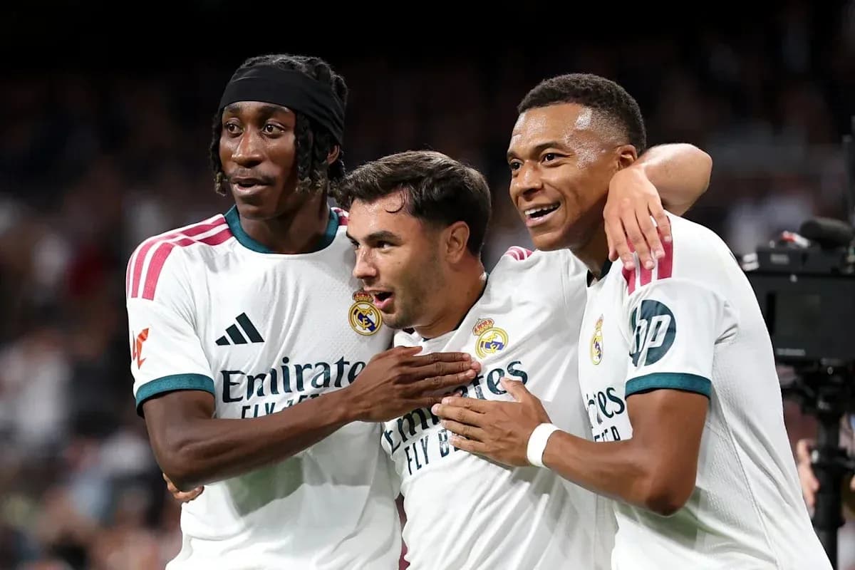Jugadores de Real Madrid celebrando un gol juntos