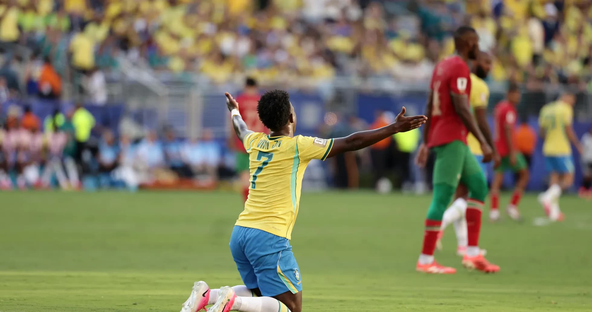 Jugador brasileño celebrando un gol contra Marruecos