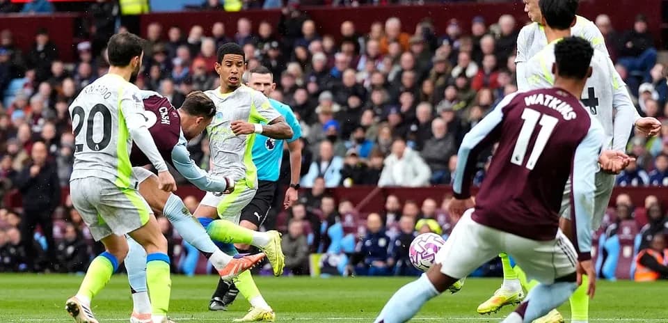 Acción de Manchester City contra Aston Villa