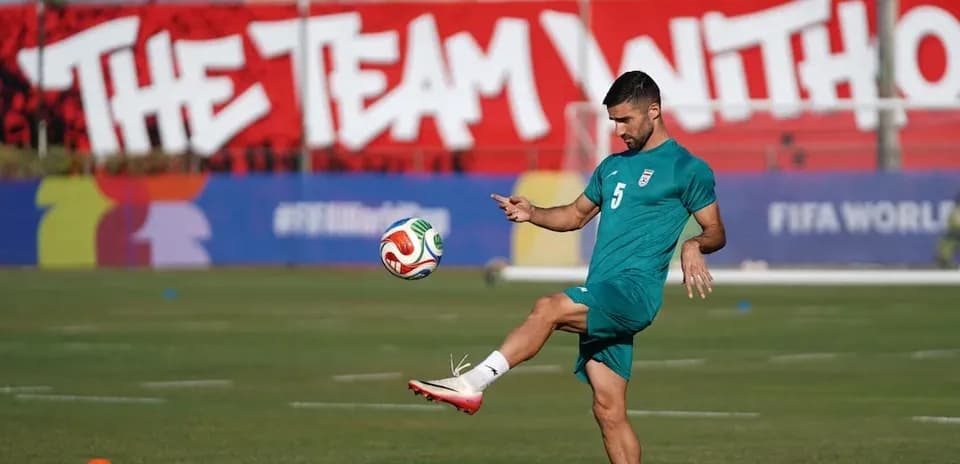 Jugador de Irán practicando en el entrenamiento