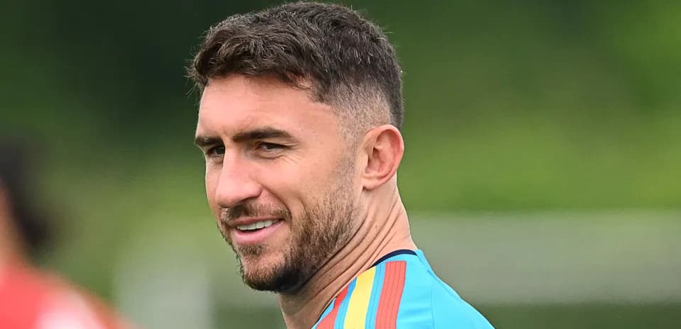 Jugador sonriendo durante entrenamiento de fútbol
