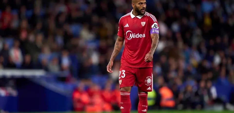 Jugador del Sevilla en partido de La Liga