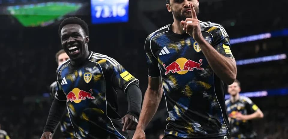 Jugadores de Leeds celebrando un gol