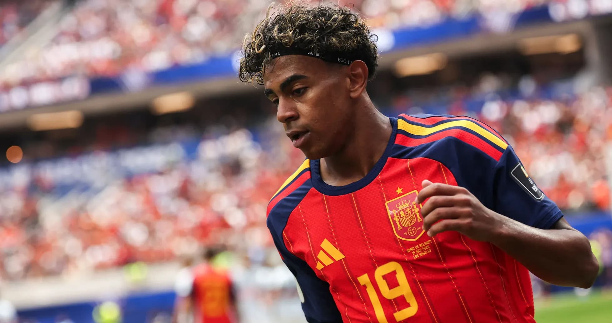Jugador de España corriendo durante un partido