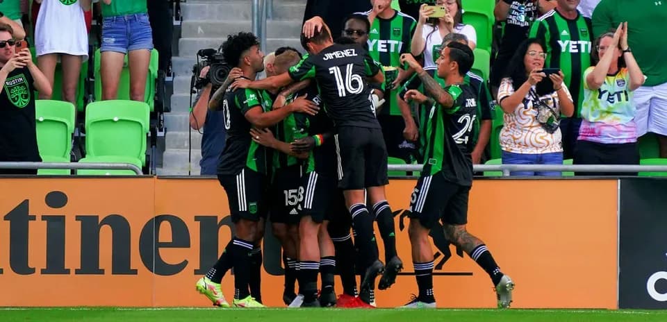 Jugadores de Austin celebrando un gol