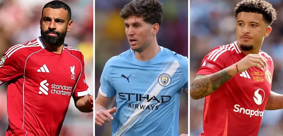 Tres jugadores de fútbol en sus uniformes de clubes