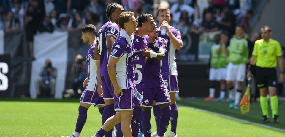 Jugadores de Fiorentina celebrando un gol