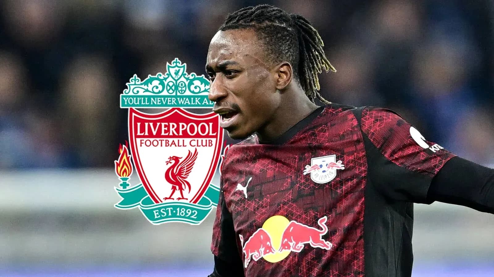 Jugador de RB Leipzig con logo de Liverpool detrás
