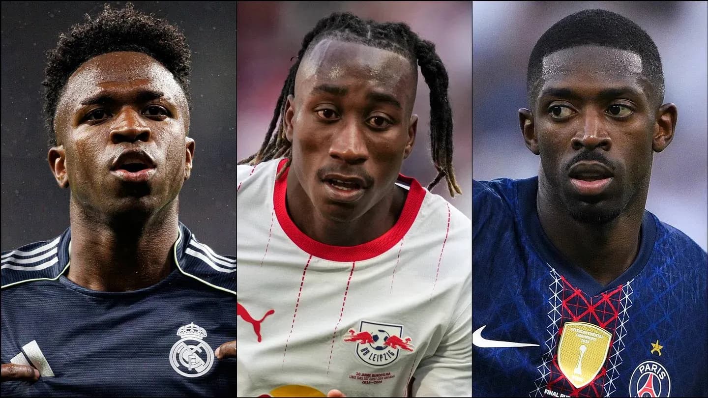 Tres jugadores de fútbol en sus camisetas de club