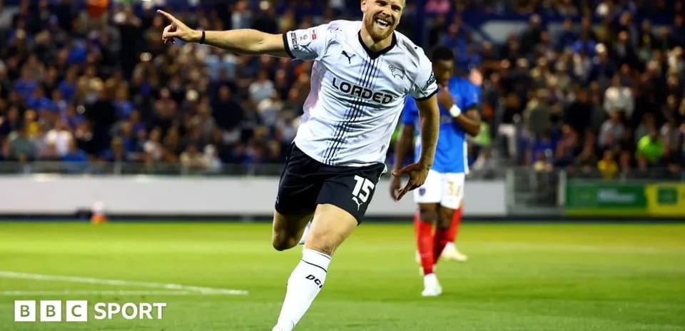 Jugador celebrando un gol en el partido
