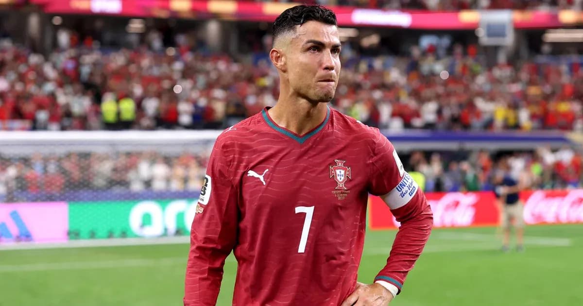 Cristiano Ronaldo en el campo tras el partido