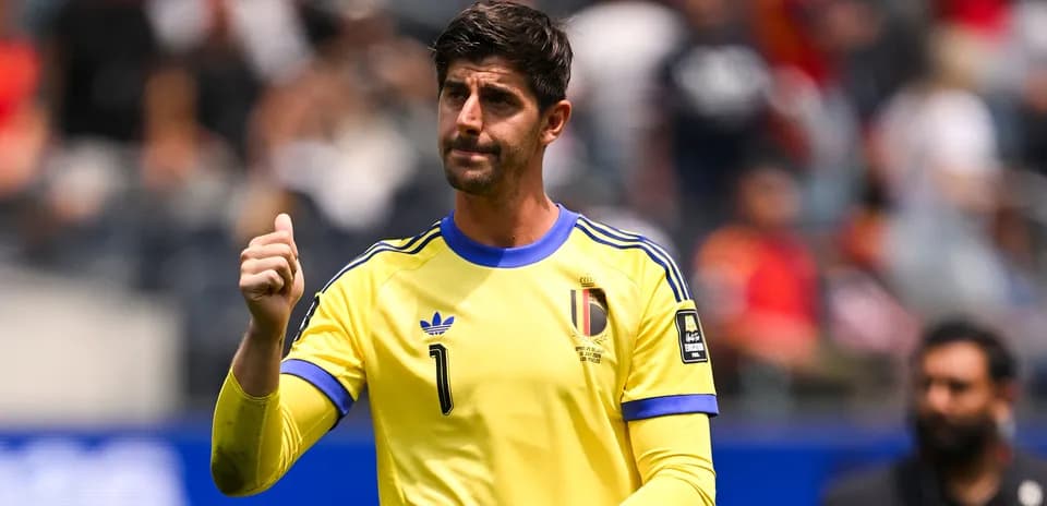 Portero belga saludando durante un partido