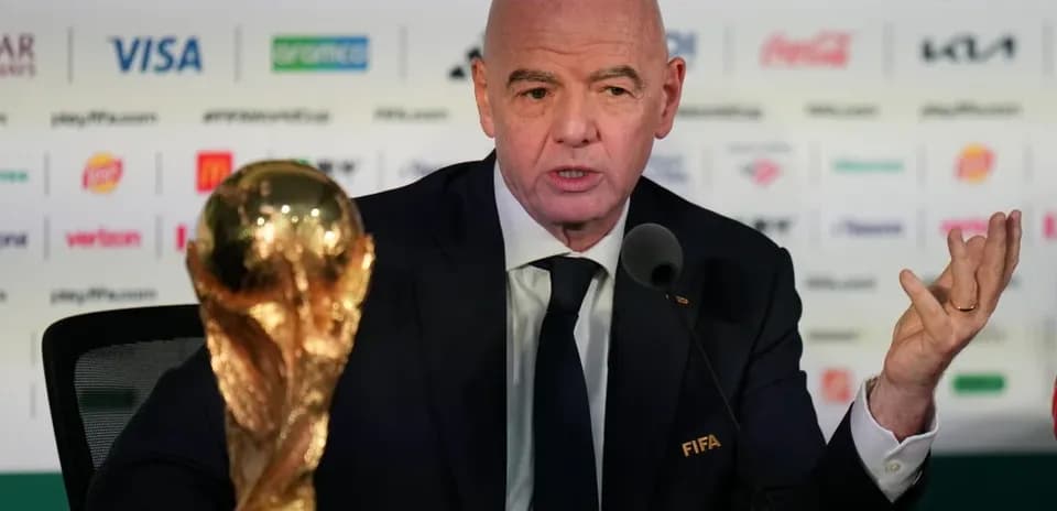Presidente de FIFA hablando en conferencia de prensa
