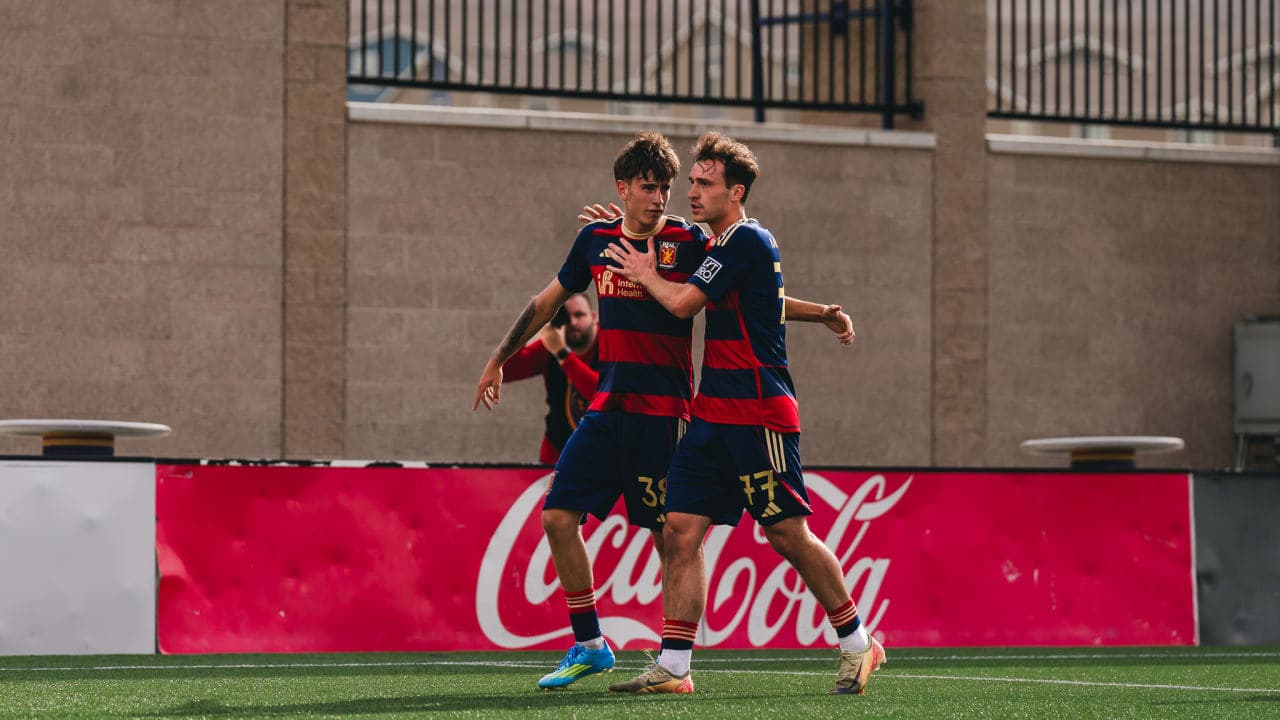 Jugadores celebrando un gol del Real Monarchs