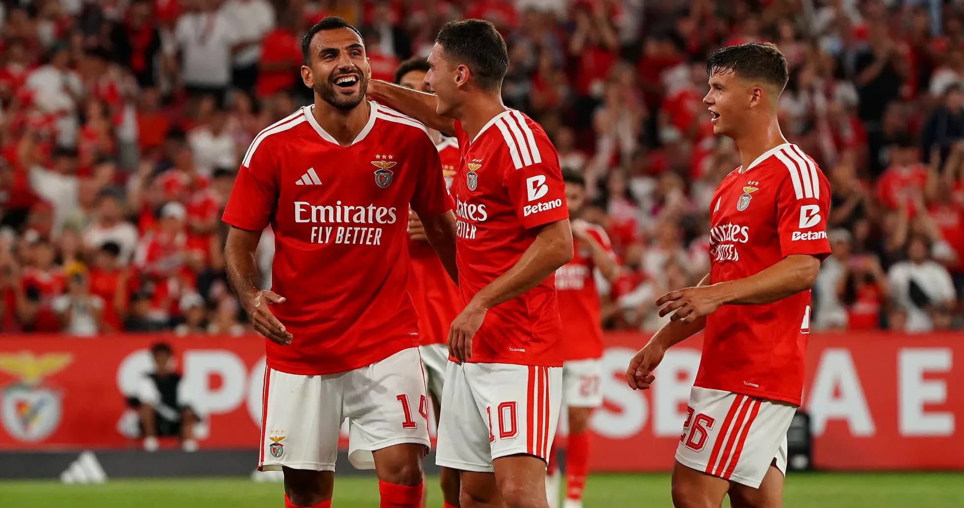 Jugadores de Benfica celebrando un gol