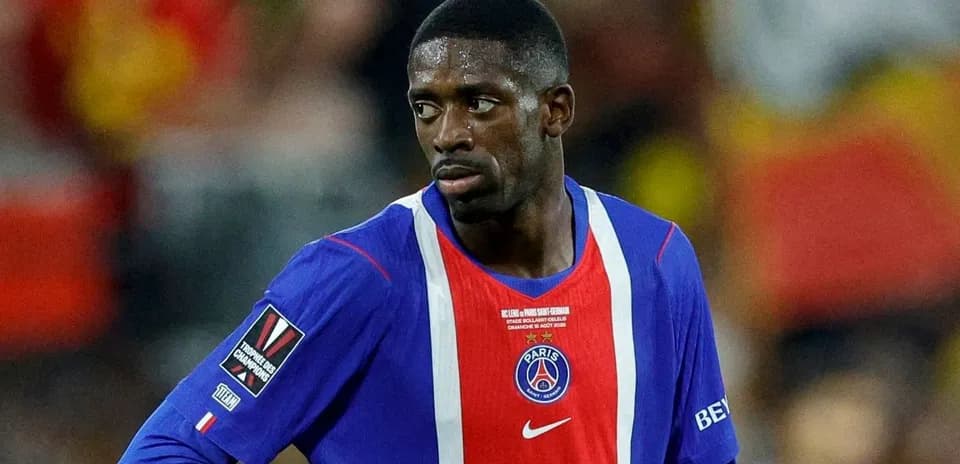 Jugador de PSG con camiseta durante partido