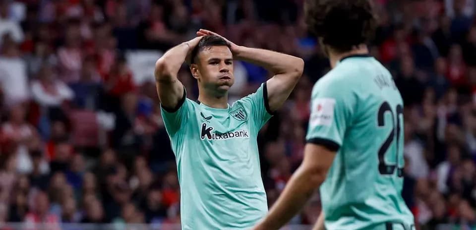 Jugadores de Athletic Club en partido contra Atlético Madrid