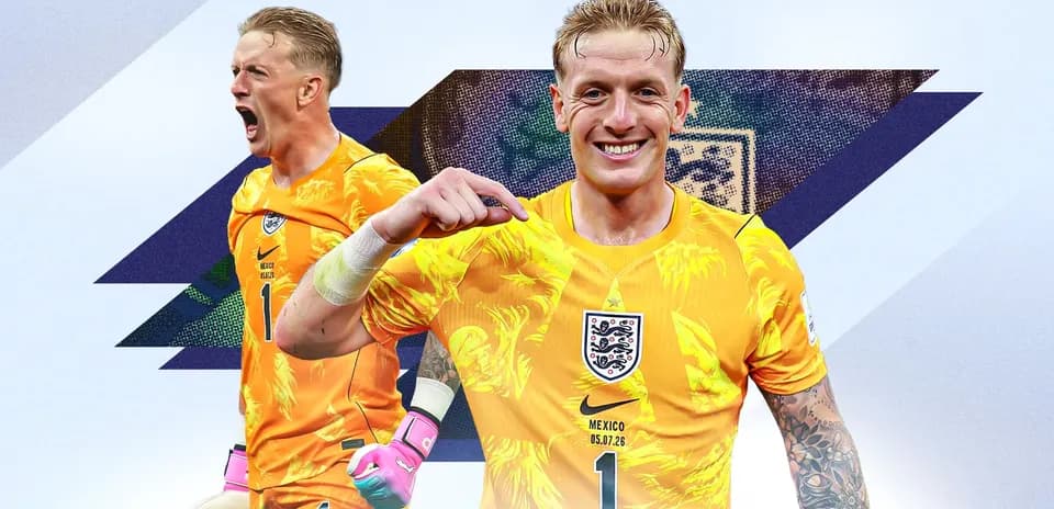 Portero de Inglaterra con uniforme amarillo sonriente