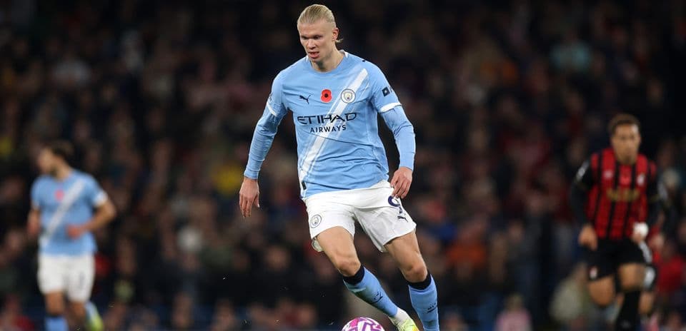 Erling Haaland jugando para el Manchester City