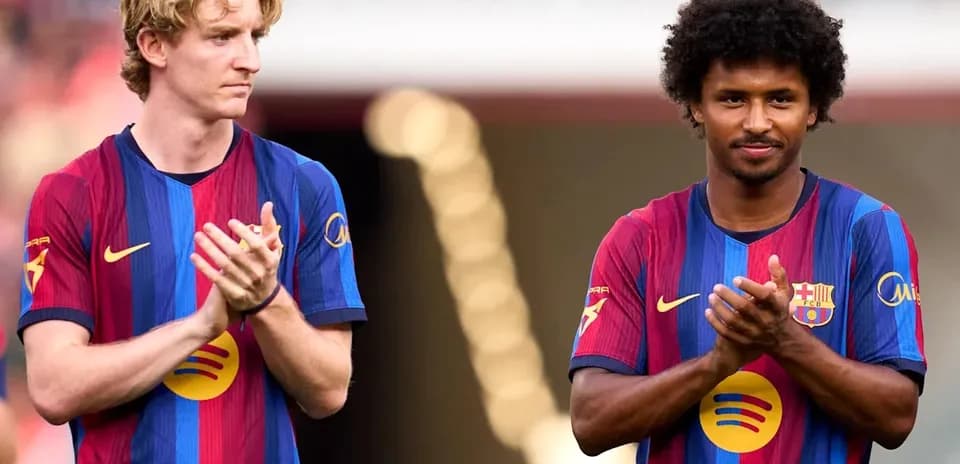 Jugadores de Barcelona aplaudiendo en el campo