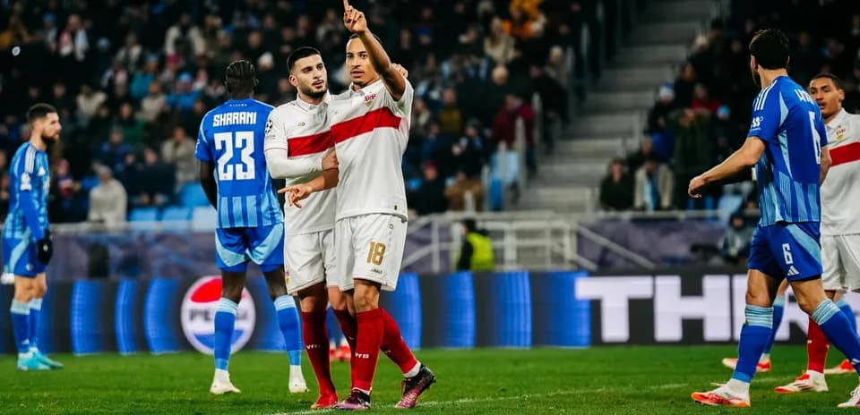 Jugadores de VfB Stuttgart en partido de Champions