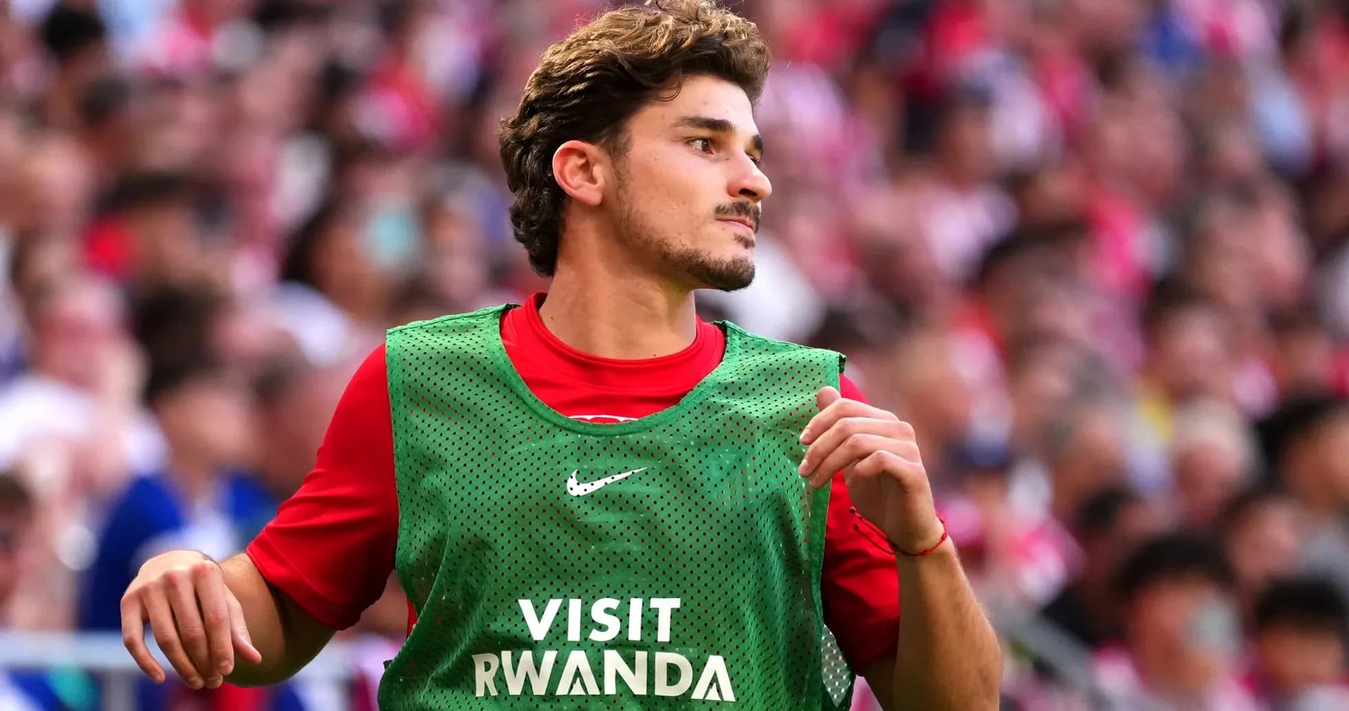 Jugador en el banquillo durante un partido