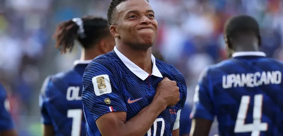 Kylian Mbappé celebrando con el equipo francés