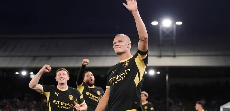 Jugadores de Manchester City celebrando un gol