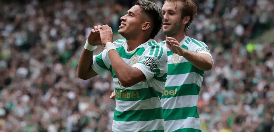 Jugadores de Celtic celebrando un gol en el estadio