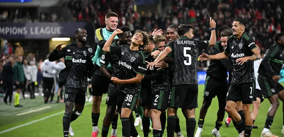 Jugadores celebrando un gol en la Liga de Campeones