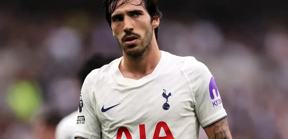 Jugador de Tottenham en acción durante un partido
