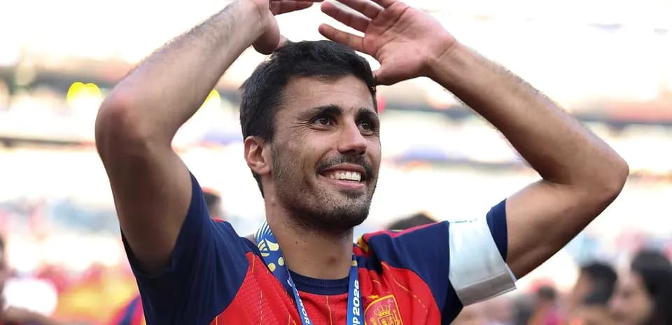 Jugador celebrando con medalla después del partido