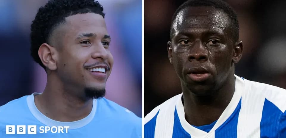 Dos jugadores de fútbol en retratos separados