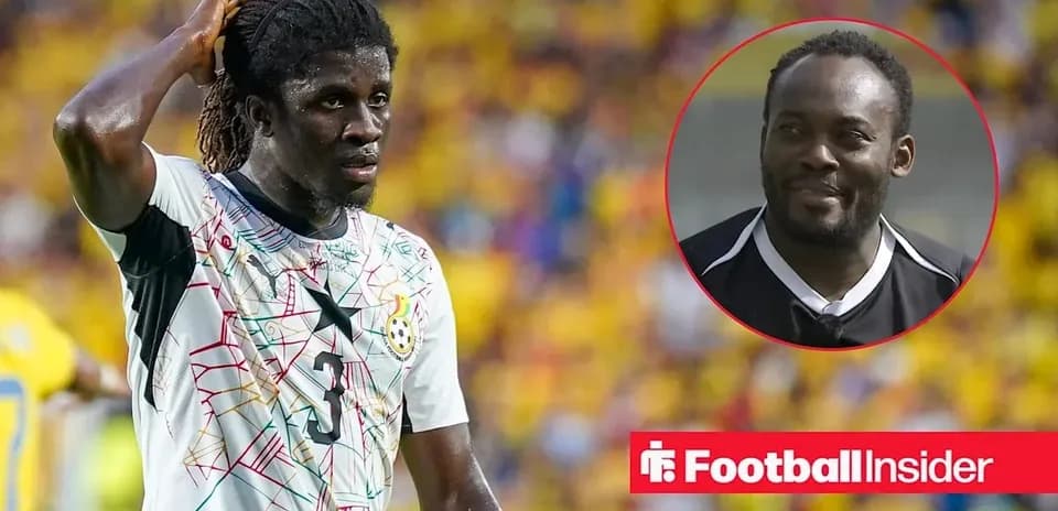 Jugador de Ghana con camiseta blanca en el campo