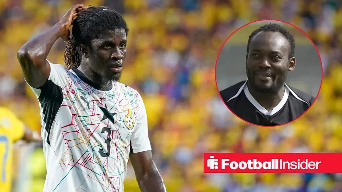 Jugador de Ghana con camiseta blanca en el campo