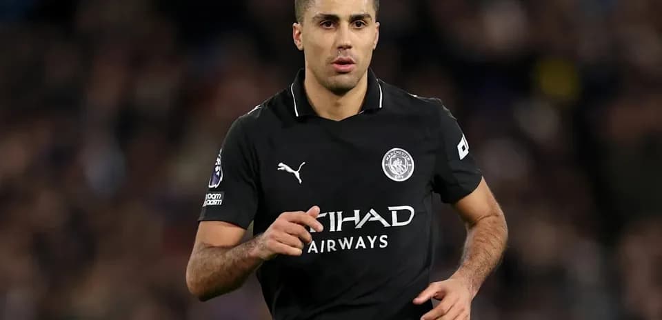 Jugador de Manchester City corriendo durante un partido