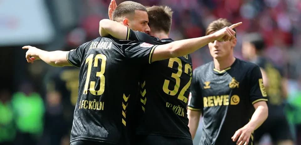 Jugadores de FC Köln celebrando un gol en partido
