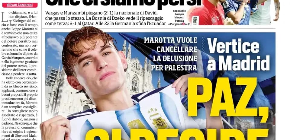 Jugador argentino con camiseta de su selección en portada