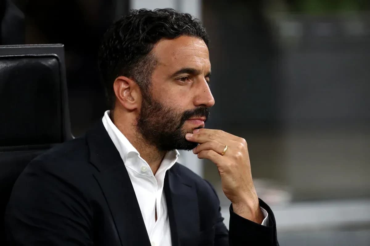 Entrenador sentado pensativo en el banquillo