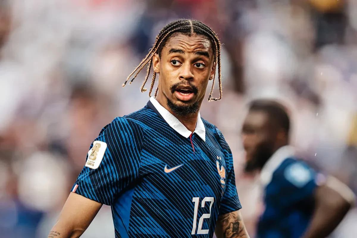 Jugador de Francia en partido de fútbol