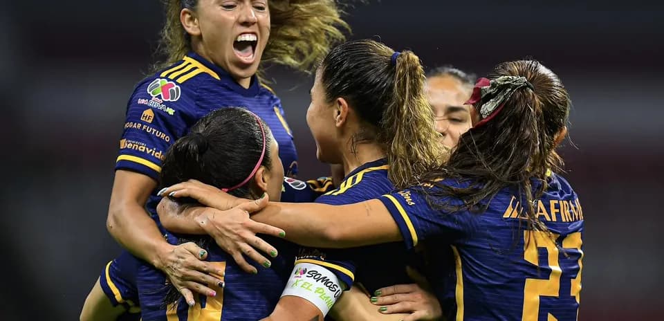Jugadoras de Tigres UANL celebrando un gol