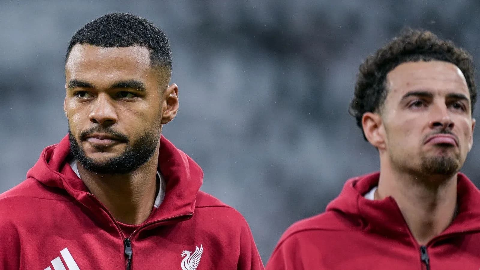 Jugadores de Liverpool durante calentamiento previo al partido