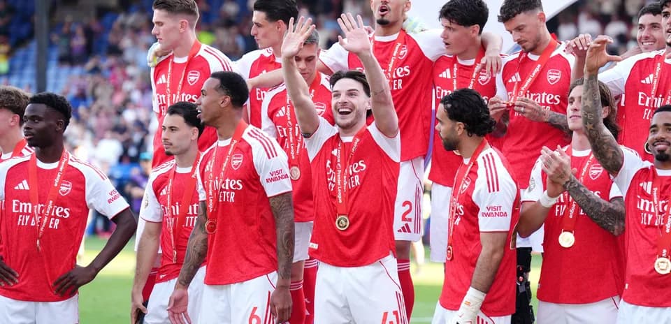 Jugadores de Arsenal celebrando el campeonato