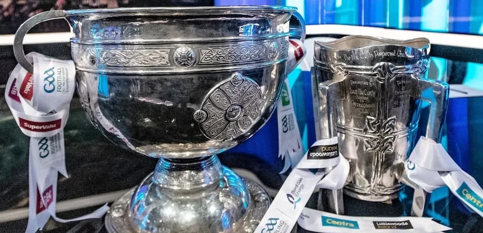 Trofeos de GAA en exhibición en evento
